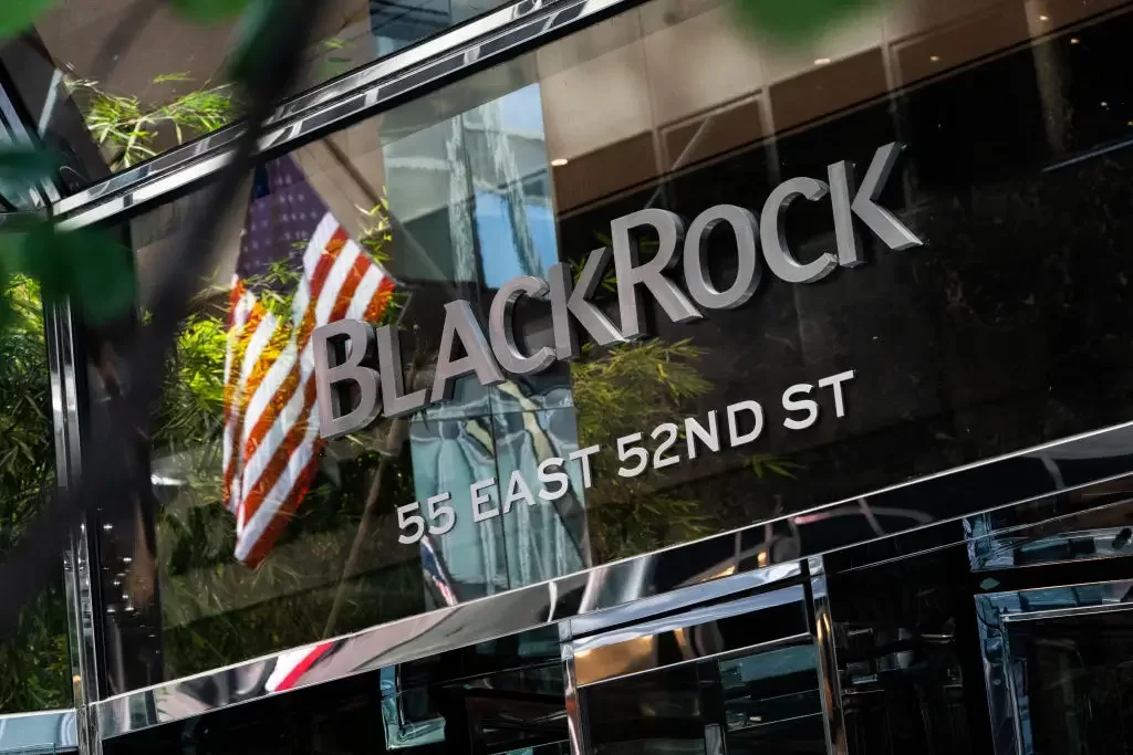 BlackRock, Indica Otimismo ao Preparar ETF de Ether em Meio ao Crescimento das Criptomoedas